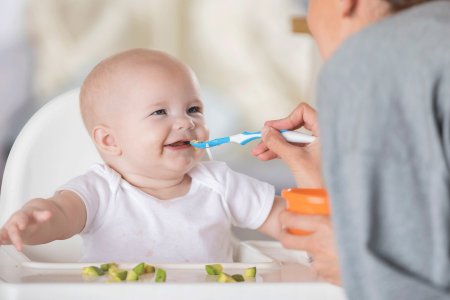 Bioderma - Бебе се храни