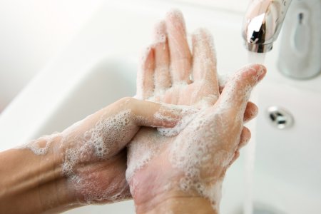 Bioderma - Миене на ръце